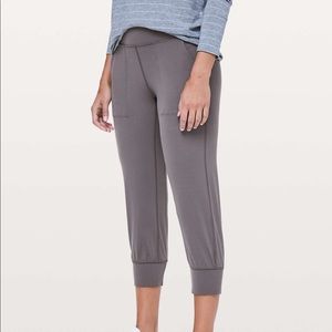 Lululemon align jogger crop size 4